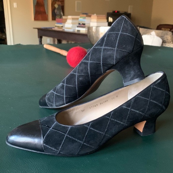 Salvatore Ferragamo Matelasse Navy Blue Quilted Suede Cap Toe Low Heel Pump 7.5 - Picture 7 of 16
